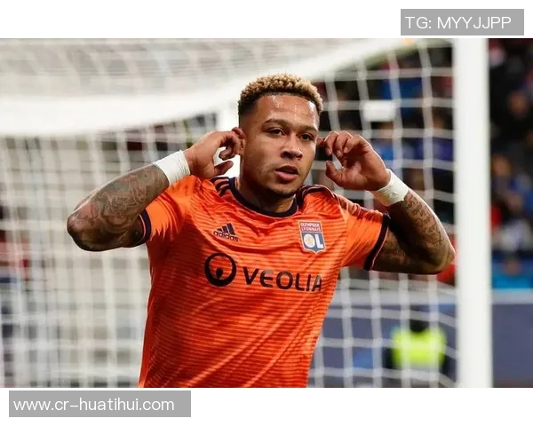 德佩替补席开怀大笑心态超好即便科林蒂安0-1落后依然乐观面对比赛