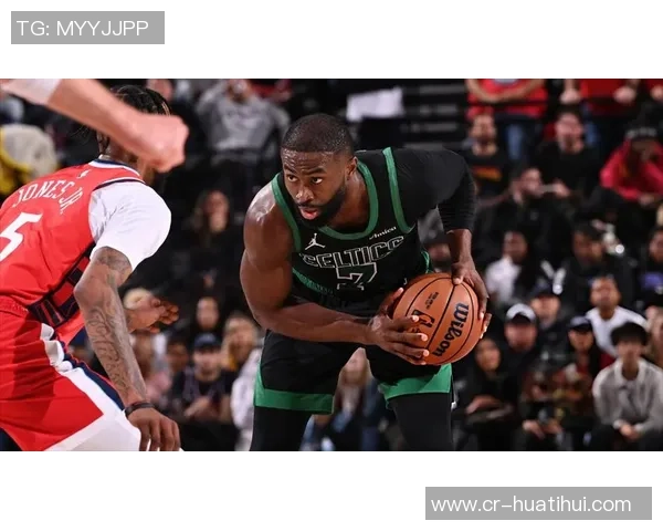 杰伦布朗表现稳定但未能带领球队获胜18投9中斩获25分6篮板4助攻 杰伦布朗表现稳定但未能带领球队获胜18投9中斩获25分6篮板4助攻