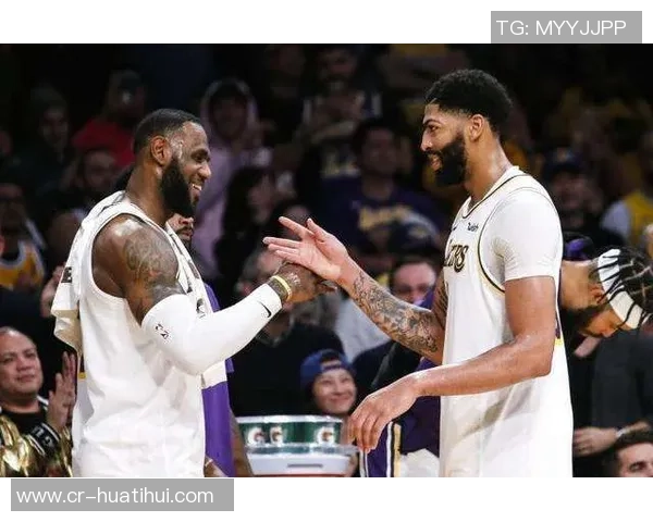 帕金斯呼吁科学家研究浓眉的身体发育与遗传因素及其惊人增高现象