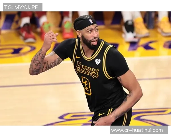 浓眉谈球队进攻体系强调球权转移与身体移动自己非常适应