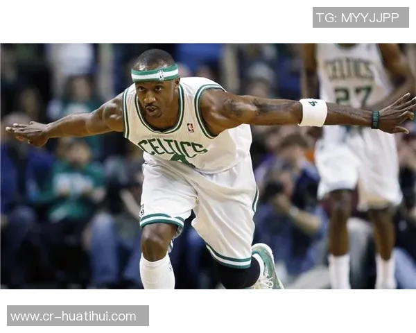 哈克斯称赞鲍威尔球风独特作为老将他让队友们更轻松发挥